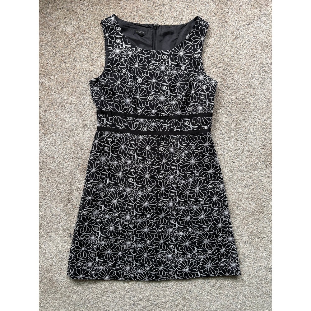 Talbots Shift Dress 10P Black White Floral Embroidered Linen Mod Classic Preppy